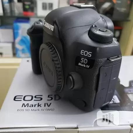 En venta: Canon EOS 5D Mark IV / Nikon D7000